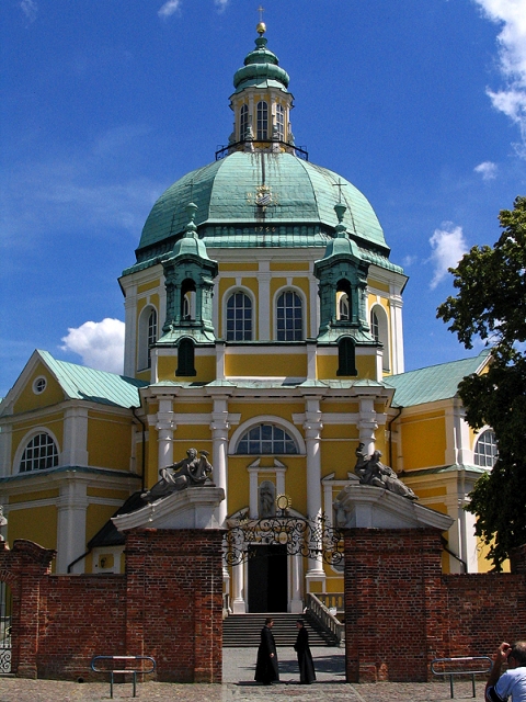 Klasztor Gostyń Sanktuarium Świętogórskiej Róży Duchownej